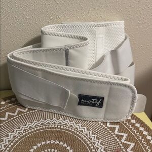 NWOB Motif Medical White Women's Belly Pregnancy Band